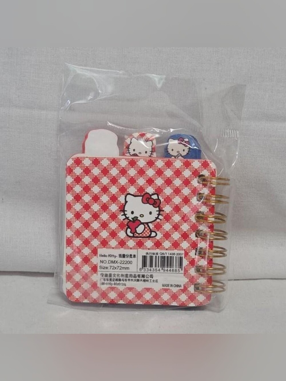 Hello Kitty tabbed mini notebook - Picture 2 of 5